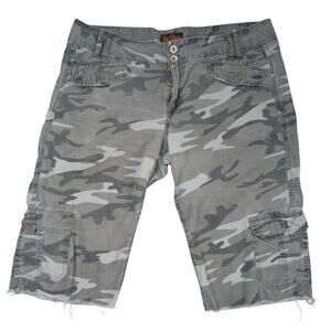 Y2K Camo Cargo Shorts Women 13 Grunge Skater Utility Streetwear Distressed Urban